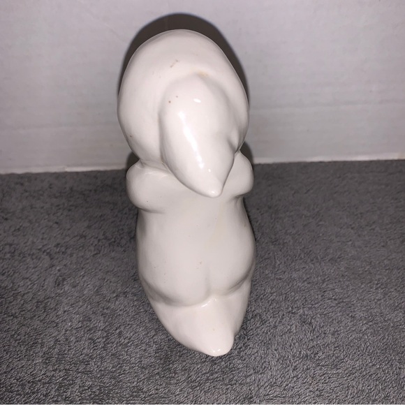 Vintage 5” White Ghost Figurine - Floating With Sweet Smile - Ceramic- Unsigned - Picture 4 of 6